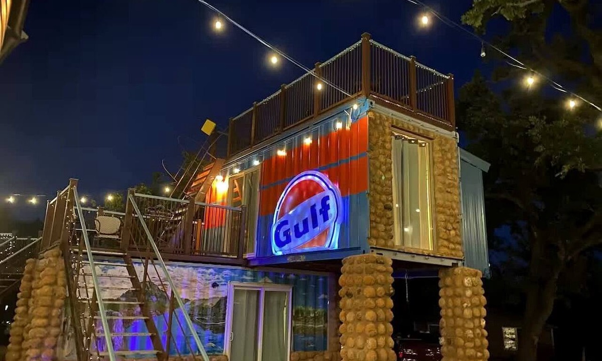 Medicine Park Cabin | Unique Tiny House Retreat with Rooftop Deck near Cobblestone Shops in Medicine Park, OK