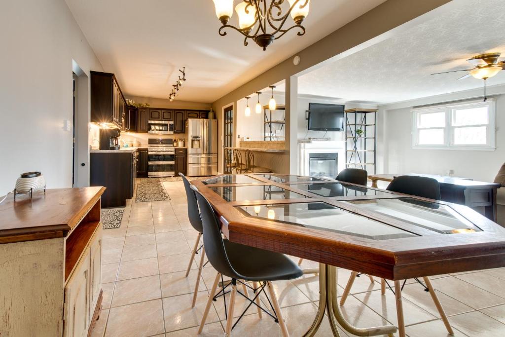 Robinson House | Updated Robinson Vacation Rental w/Fireplace!