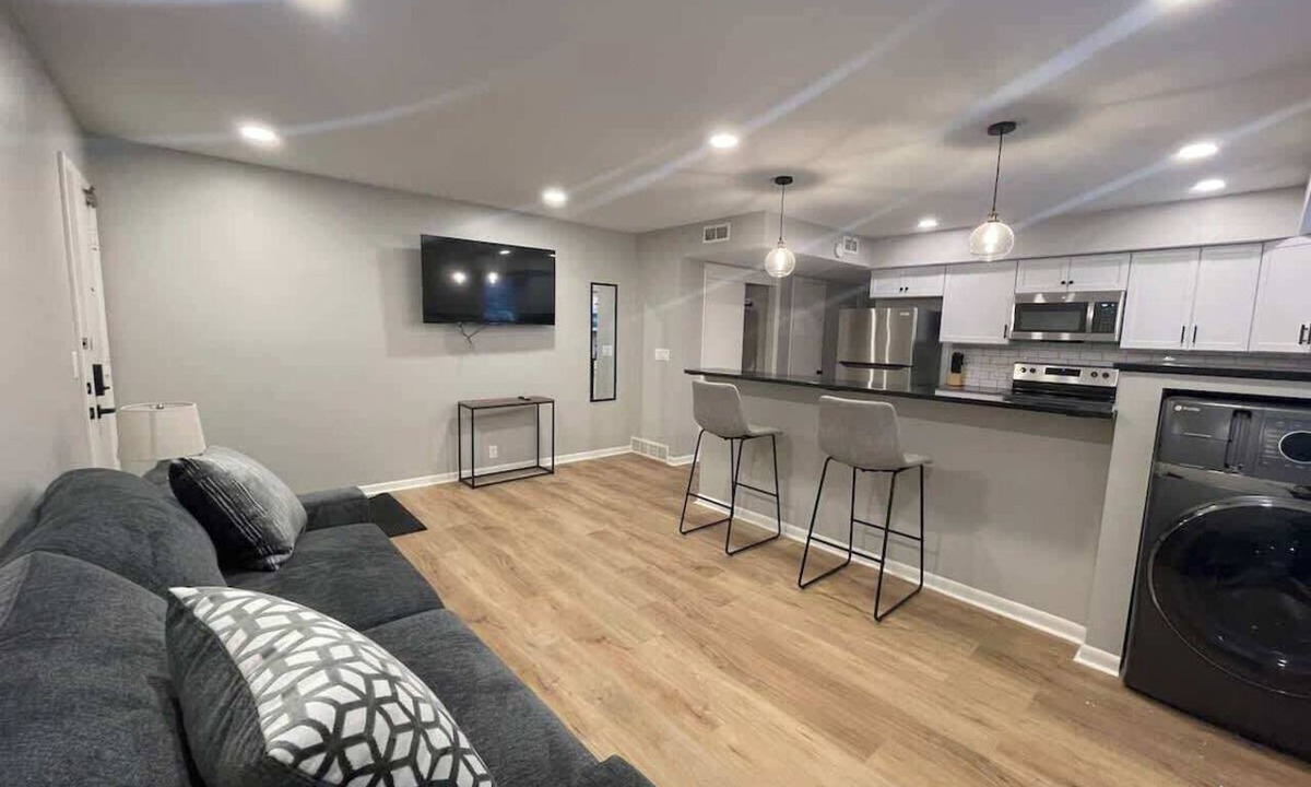Joslyn Castle Apartment | Urban Retreat Near UNMC w/Free Parking