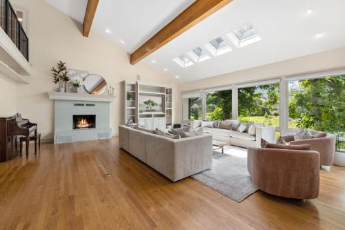 Downtown House | Valley House-Walk to Downtown-Outdoor Oasis-Luxury