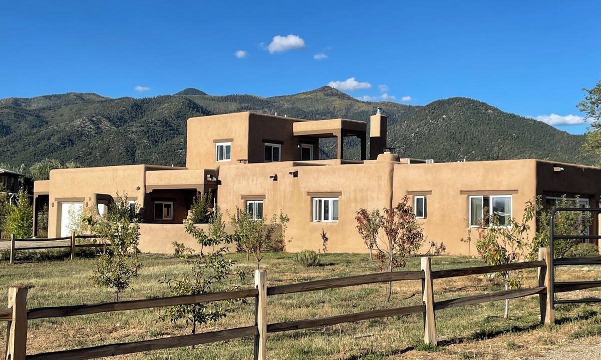 Arroyo Seco House | Villa Grande Vista and Sunset Studio: Spacious 5-BR home in soothing Arroyo Seco