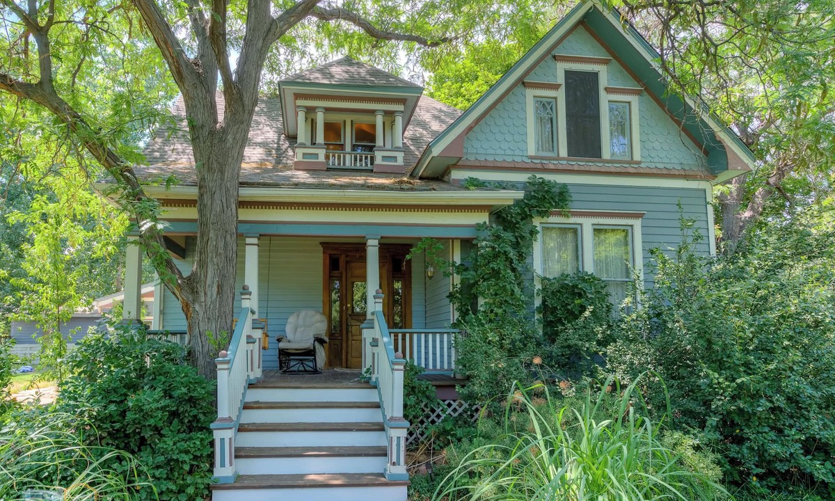 Newlands House | Visit History - Bus, Bike or Walk to CU, Trailheads or Sundance on Pearl Street