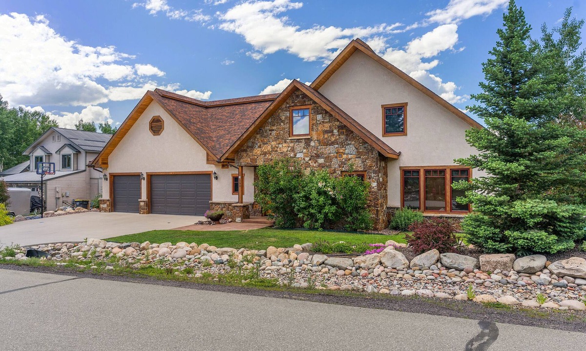 Steamboat Springs House | Walk to Downtown! Hot Tub! Garage Parking!