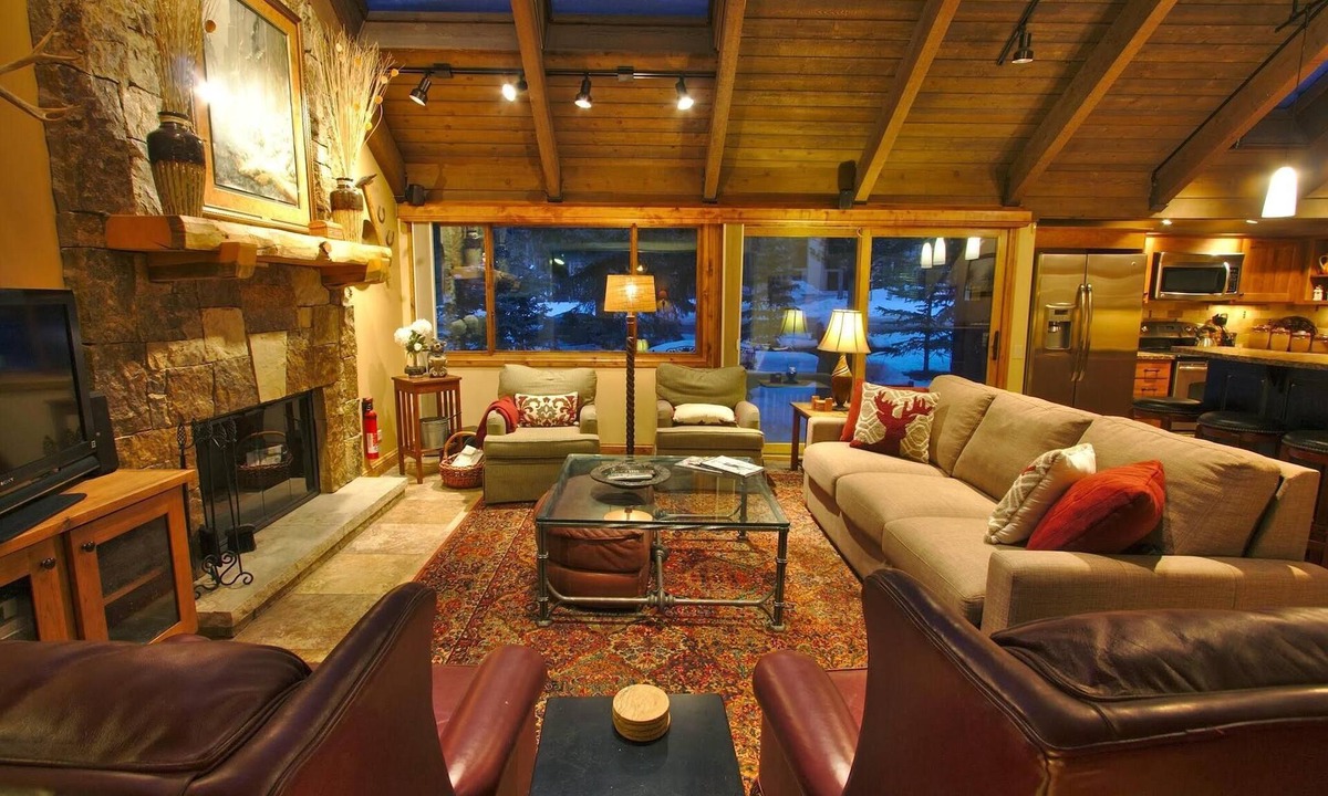 Warrior's Mark House | Walk to lift and Mainstreet, Townhome ideal for families - EV Charger.