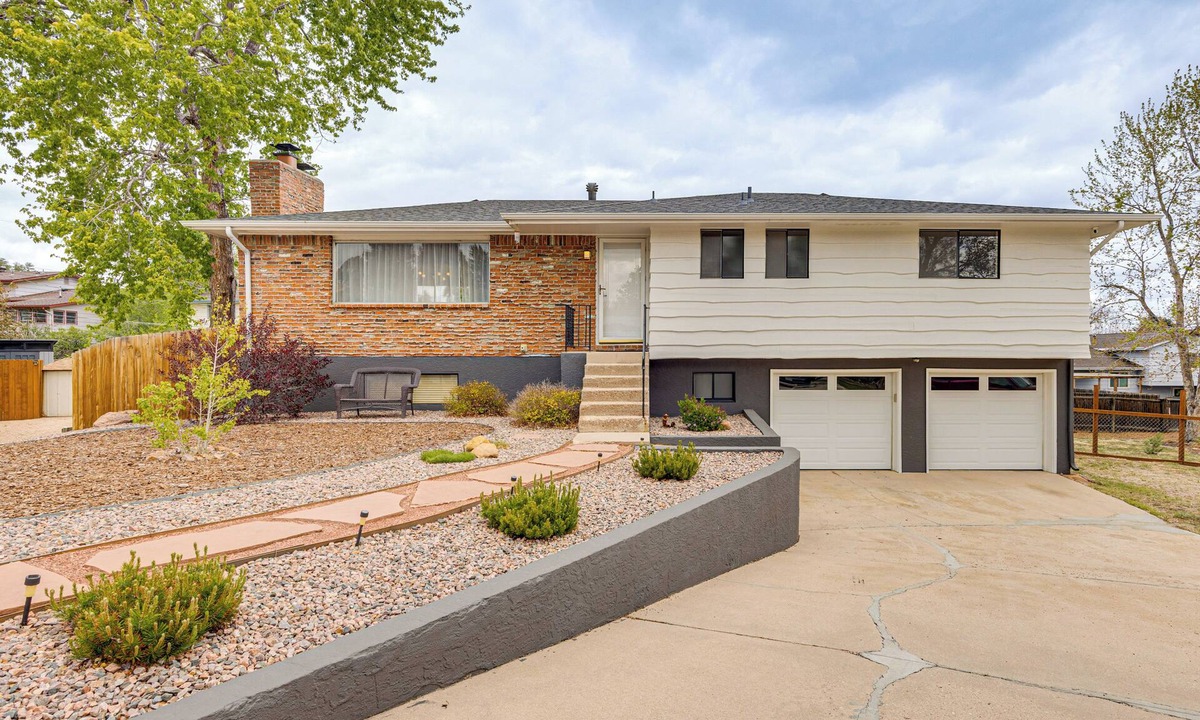East Colorado Springs House | Walk to Palmer Park! Mtn-View Haven w/Deck & Yard