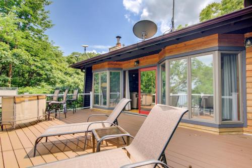 Manhattan House | Walk to Tuttle Creek Lake: Secluded Scenic Retreat