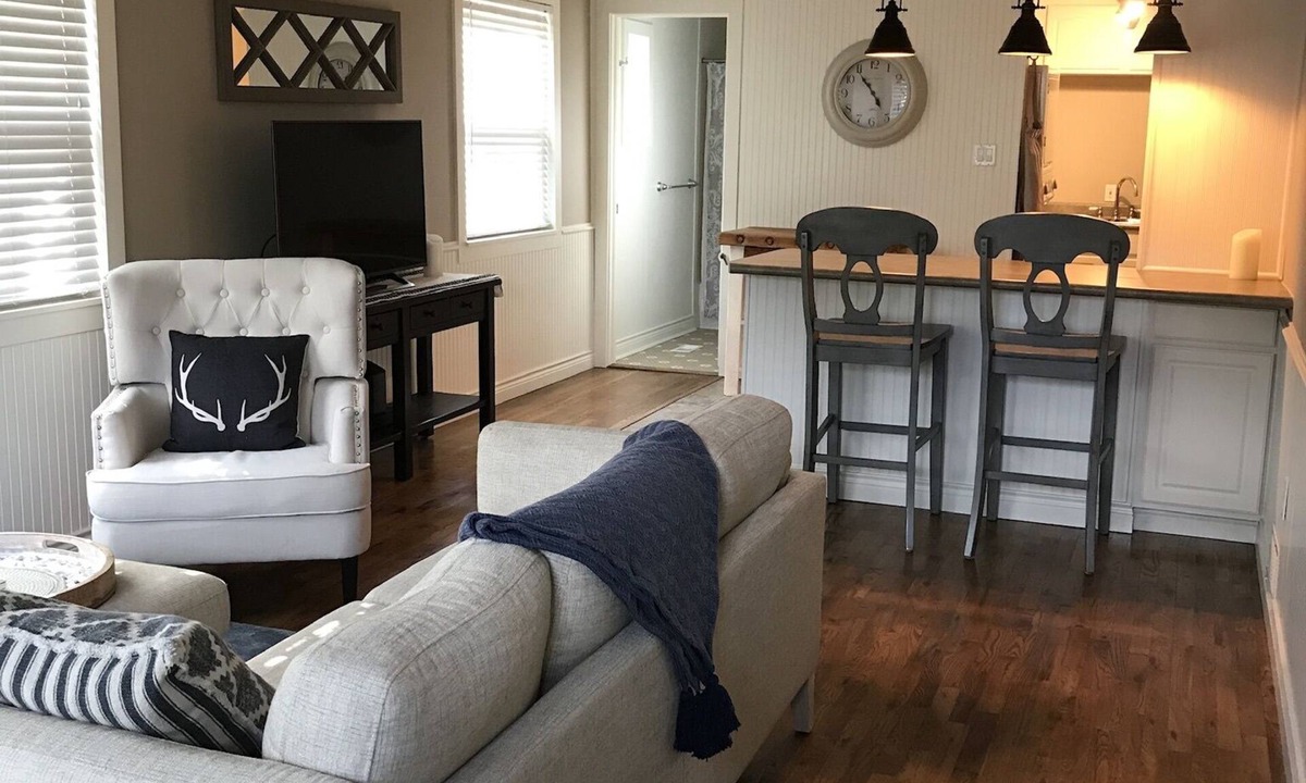 Skyway Cottage | Walkable to The Broadmoor Hotel, Seven Falls and Stratton Open Space