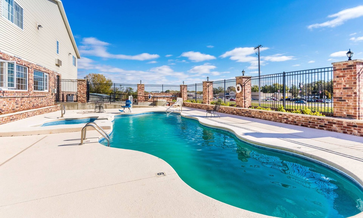 Wamego Hotel | Wamego Inn and Suites