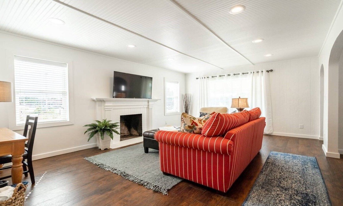 Provo Apartment | Warm & Inviting in Downtown Provo (Unit #3)