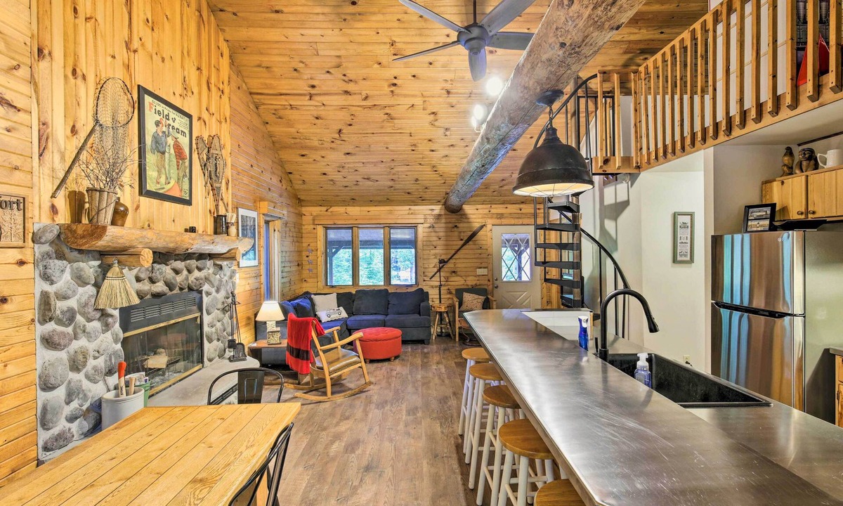 Manitowish Waters Cottage | Waterfront Cottage w/Dock on Papoose Lake!