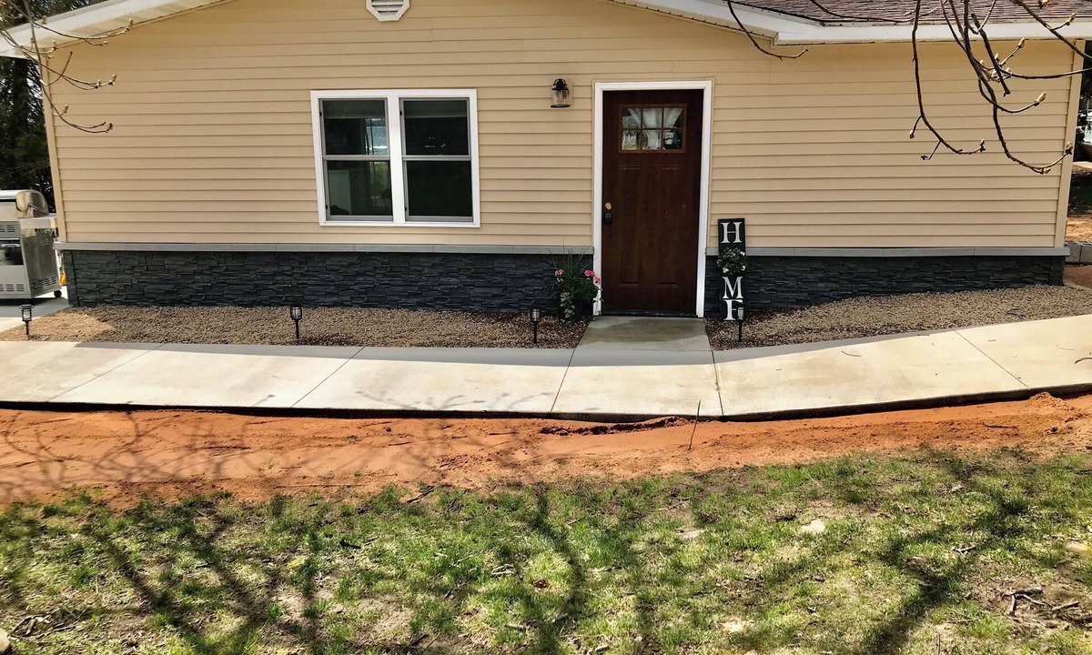 Escanaba Apartment | Waterfront studio in Escanaba with AC, WiFi 30+ day minimum rental only