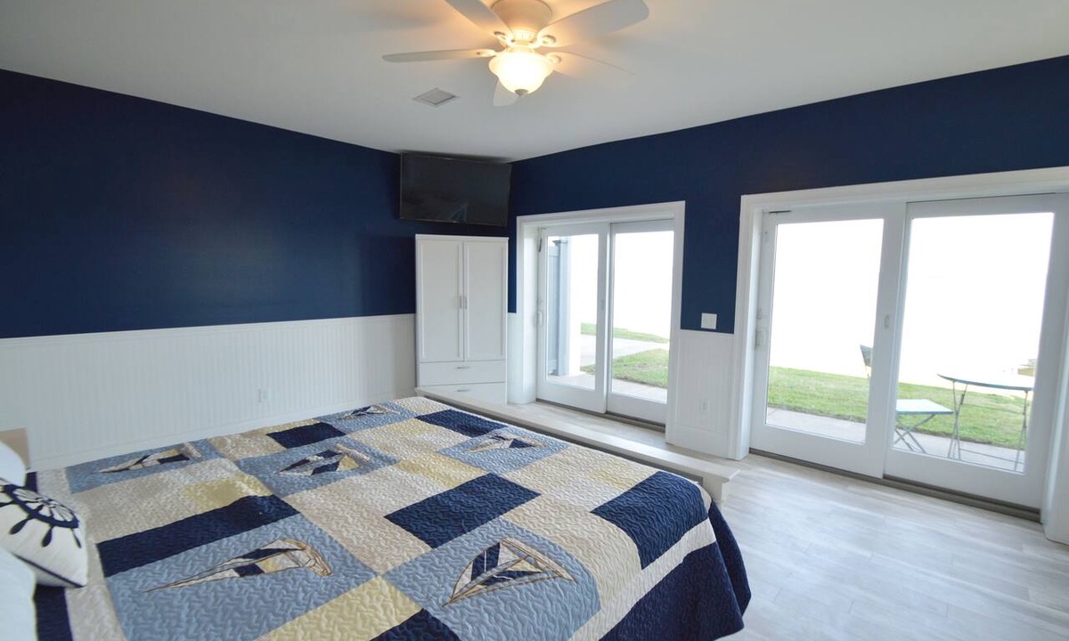 Geneva Bed & Breakfast | Waters Edge B&B Resort