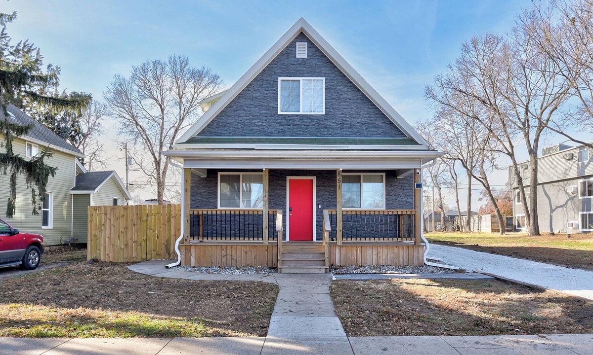 Lincoln House | Welcome to.the good life, 4 bed 2 bath house located in the heart of Lincoln