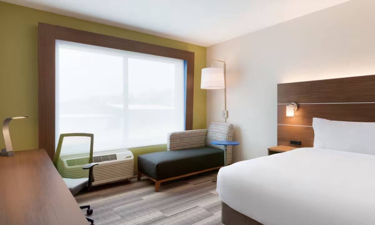 Roselawn Finance Hotel | Well-Appointed Space w/Blackout Blinds for Restful Nights – Great Location