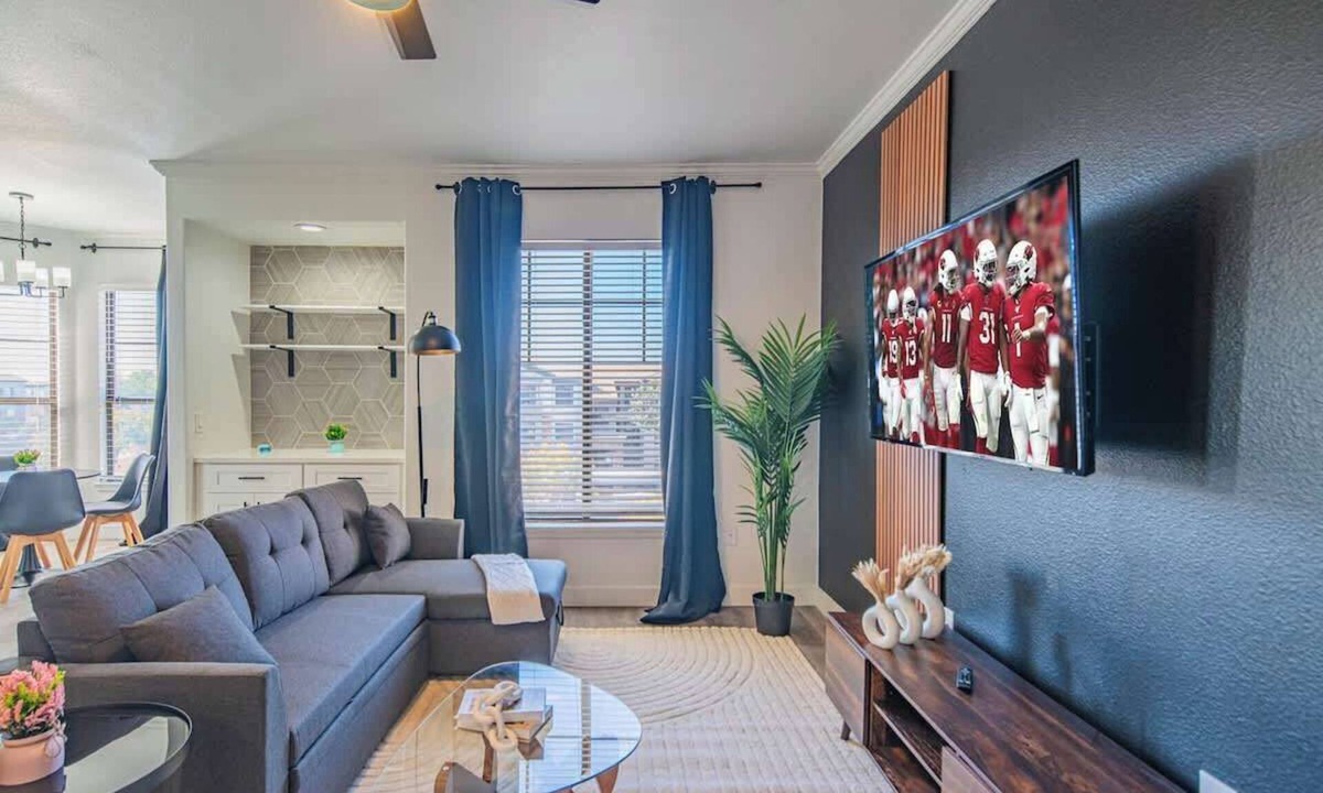 Glendale Sports and Entertainment District Apartment | Westgate Stay | Parking, Pool, Gym, Balcony W/D
