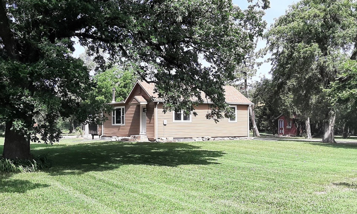 Roxbury Cottage | Whispering Grove Cottage On 22nd *In The Country*