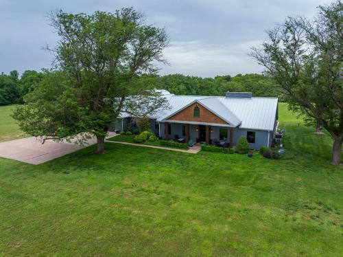 Salina Cabin | Whispering Prairie Lodge