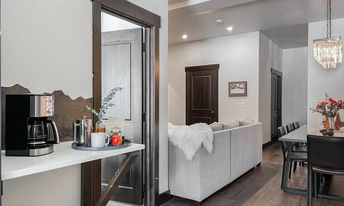 Whitefish Ski Chalet | Whitefish Luxury Chalet Private Hot Tub Sleeps 8