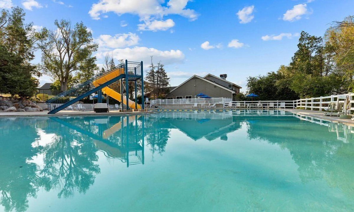 Wolf Creek Resort | Wolf Creek | Ski Group Retreat | Pool + Ski | 2BR