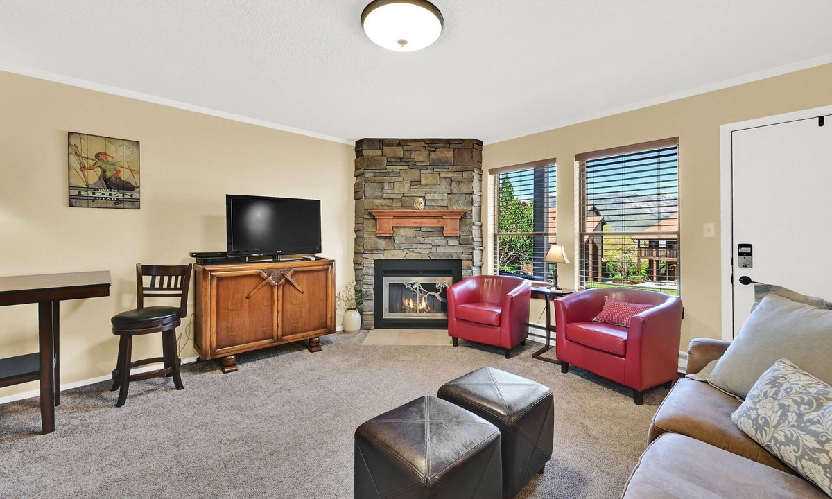 Wolf Creek Condo | Wolfstone Basecamp | Cozy Eden Condo with Pool & Hot Tub