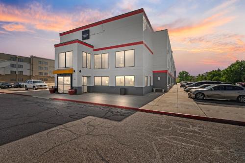 Greenwich Hotel | Woodland Inn and Suites Extended Stay