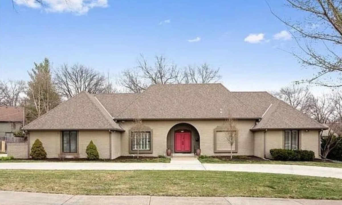 Prairie Village House | World Cup Rental! Huge 6500 sqft 7-bedroom 5.5 Bathroom house Prairie Village KS