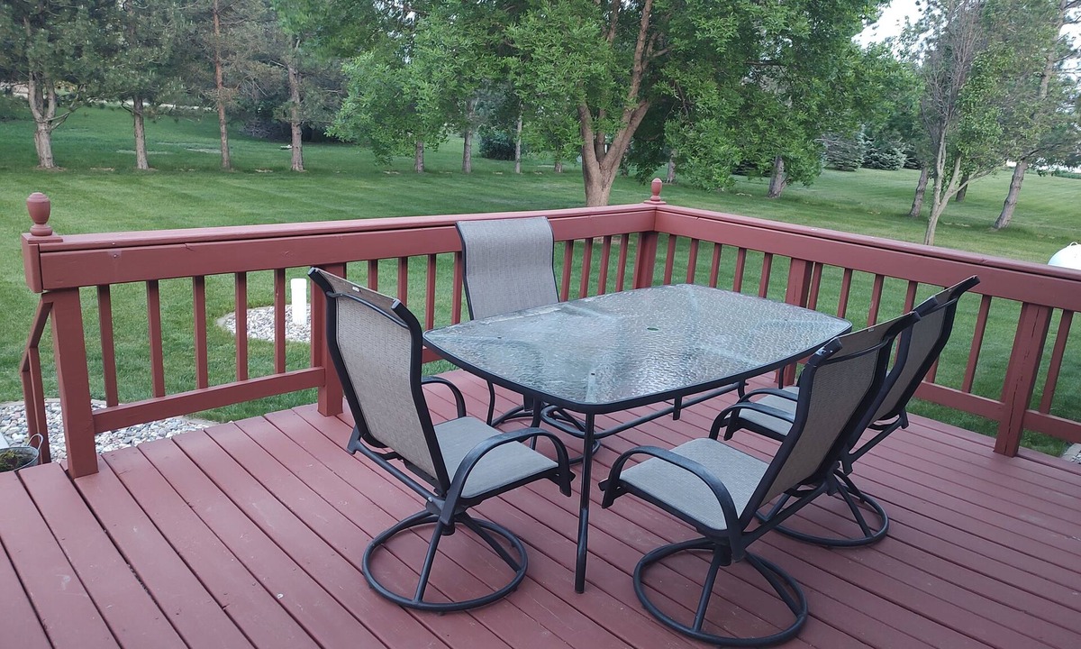 Yankton House | Yankton home close to the lake