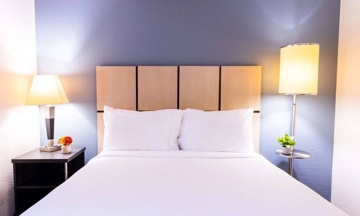 Golden Hotel | Your Home Away From Home! Pet-Friendly Stay with Kitchenette!