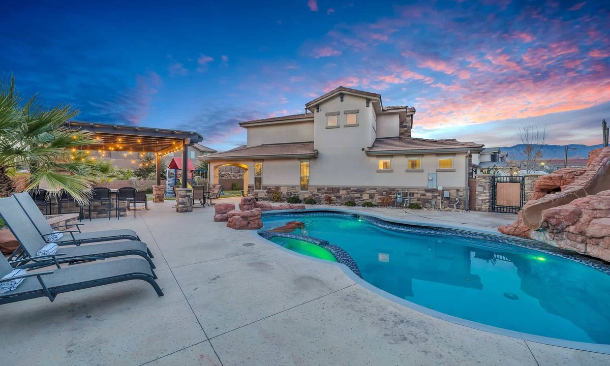 Sienna Hills House | Zion Poolhouse - PRIVATE POOL! Backyard Oasis!