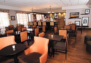2-Star Hotel ∙ Hampton Inn Taos
