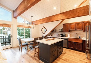 4 Masters & 2 Hot tubs! BBQ - Perfect for large family!