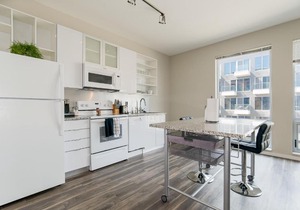 Insta-Worthy Oasis steps from Nightlife with Amazing Amenities 305