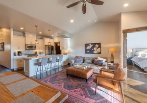 Modern Mountain Luxury, Stunning Deer Valley Mountain Views and Private Hot Tub!