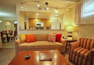 Scottsdale Camelback Resort Classic 3BR Condo with Mini Golf