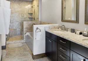 Stunning Townhome with Beautiful Views and Hot Tub! Park City Ski Getaway