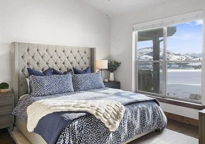 Stunning Townhome with Beautiful Views and Hot Tub! Park City Ski Getaway