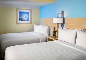 You Found it! 2 Comfortable Units, Free Breakfast, Free Parking, Onsite Pool