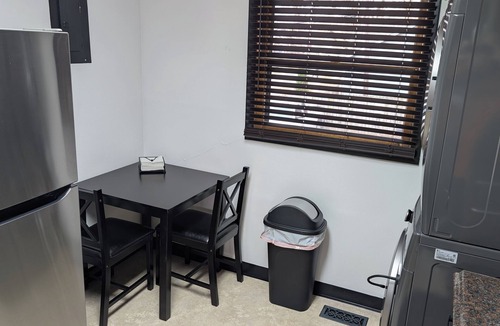 Lawrence Apartment | 1-bedroom apartment 5 minutes from Allen Field House