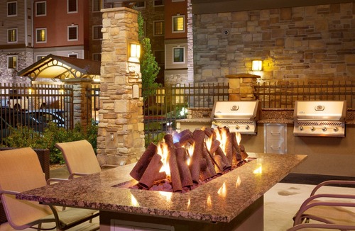 Midvale Condo | 1 Bedroom Suite! Access to a Heated Pool & Hot Tub +Free Breakfast Buffet. Close to Jordan Landing!