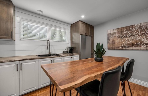 Rideau Lakes Apartment | 1 BR Executive Suite | Laundry, Parking & Workspace
