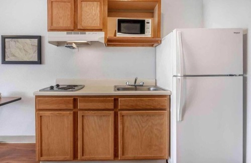 Wichita Apartment | 1 Full Bed | ADA/Tub/Smoking/Kitchen