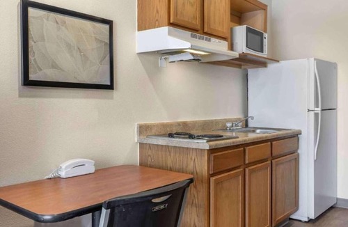 Wichita Apartment | 1 Full Bed | Mobil Acc RI Shwr Nsmk Kitchen