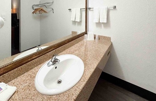 Mesa Apartment | 1 King Bed | Non-Smoking, Micfridge