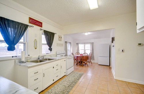 Farnam House | < 1 Mi to Vineyard: Historic Farnam Home!