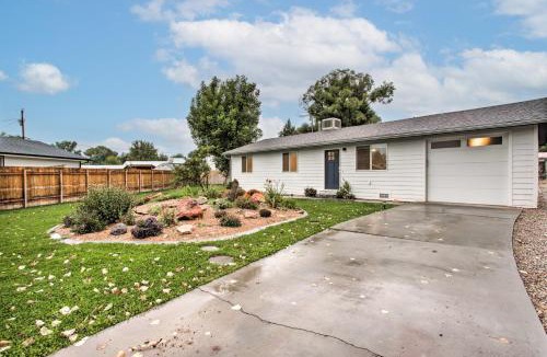 Clifton House | 1 Mi to Winery: Clifton Escape w/Grill & Yard!