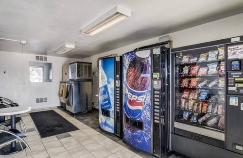 Fort Collins Apartment | 1 Queen Bed | Mobil Access Tub Nsmk Micfridg