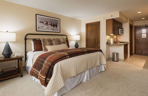 Purgatory Cabin | 10 min to Ski - Golf Resort - Views - AC/Pool/Hot Tub - Lodge #213