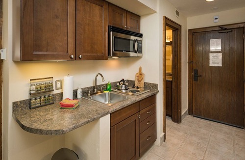Purgatory Cabin | 10 min to Ski - Golf Resort - Views - AC/Pool/Hot Tub - Lodge #213