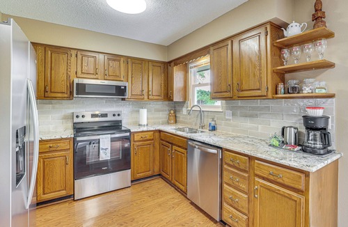 Blue Springs House | 13 Mi to Kauffman Stadium! 'Cottontail Cottage'