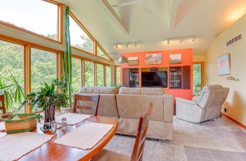 Ionia House | ‘1440 Getaway’ w/Yard & Deck ~ 16 Mi to Rochester